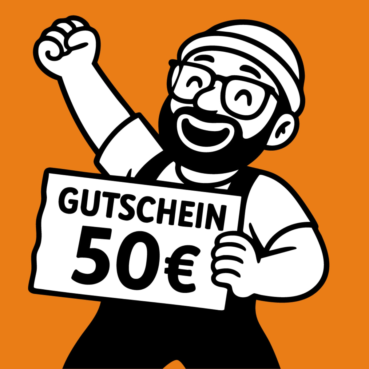 Fröhlicher Mann hält Schild „Gutschein 50 €“ – digitaler Wertgutschein von Allgäuer Holztiere für handgefertigtes Holzspielzeug aus bayerischem Ahornholz, gefertigt im Allgäu.